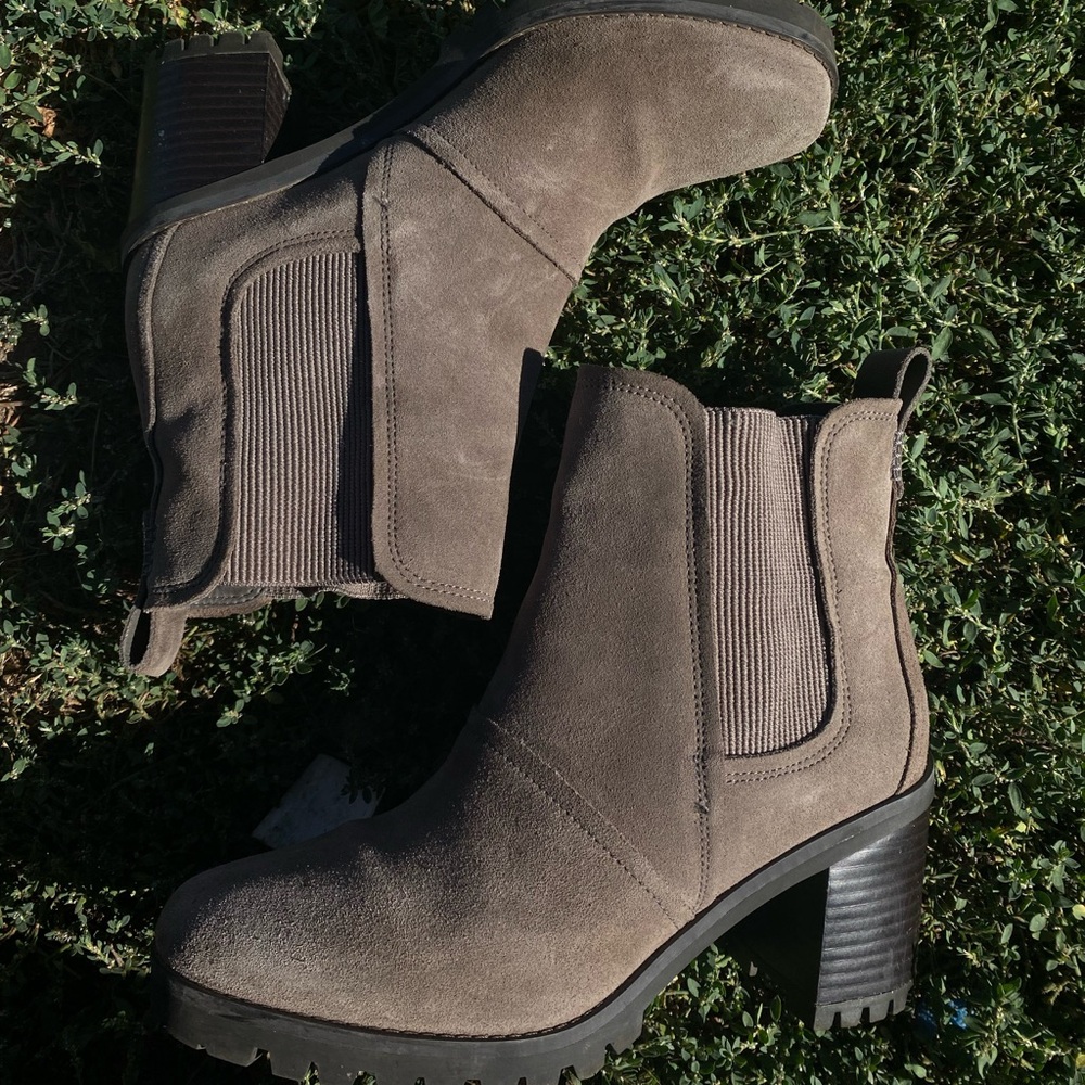 UGG Womens Hazel Chelsea Boot